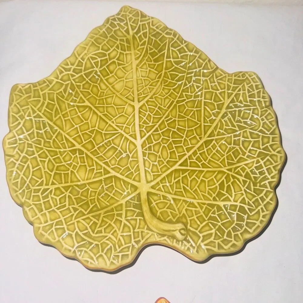 Vintage Laurie Gates Coronado Leaf Plates Set 4 Fall Thanksgiving Appetizer